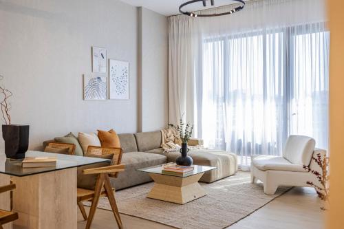 2BR Le Pont B3 Full Sea and Pool View — 4-Star Luxury Hotel in Dubai, United Arab Emirates