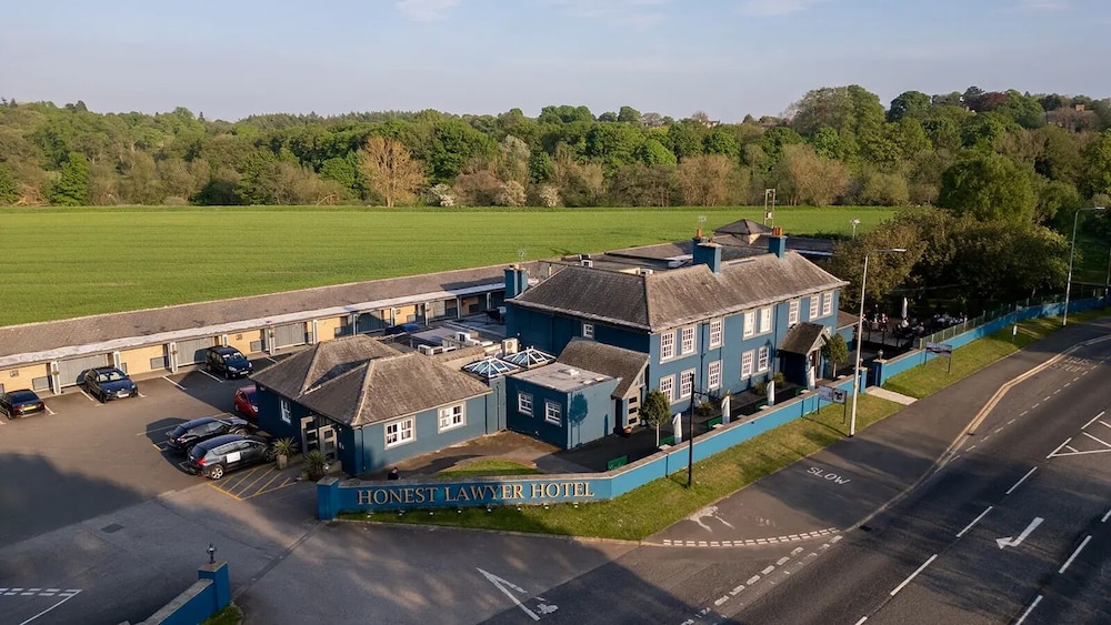 Honest Lawyer Hotel