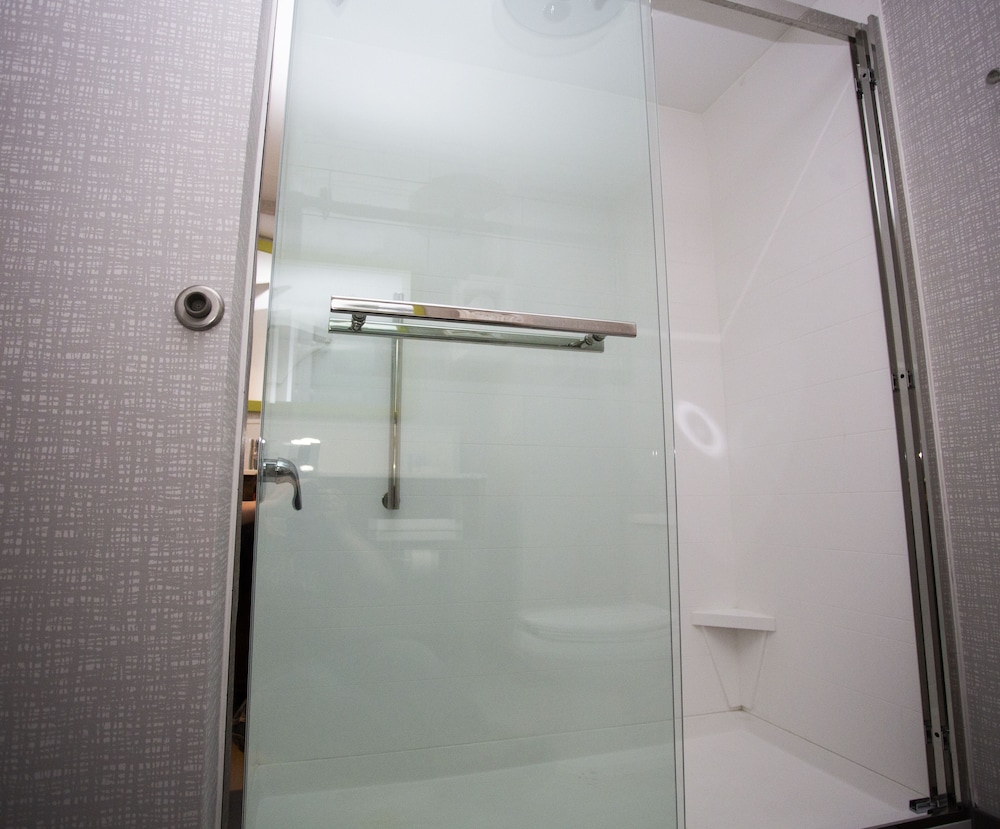 Hampton Inn Utica - photo 16
