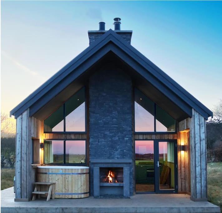 Coastal Eco Lodge with hottub Charleton Estate — 4-Star Luxury Hotel in Leven, United Kingdom