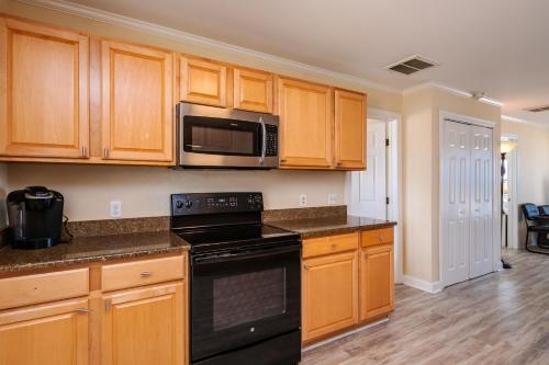 Absolute Beach by Oak Island Accommodations - photo 31
