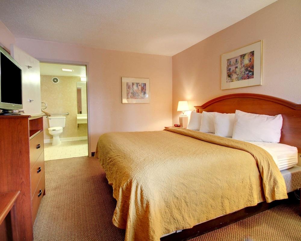 Econo Lodge North Suburbs - photo 11