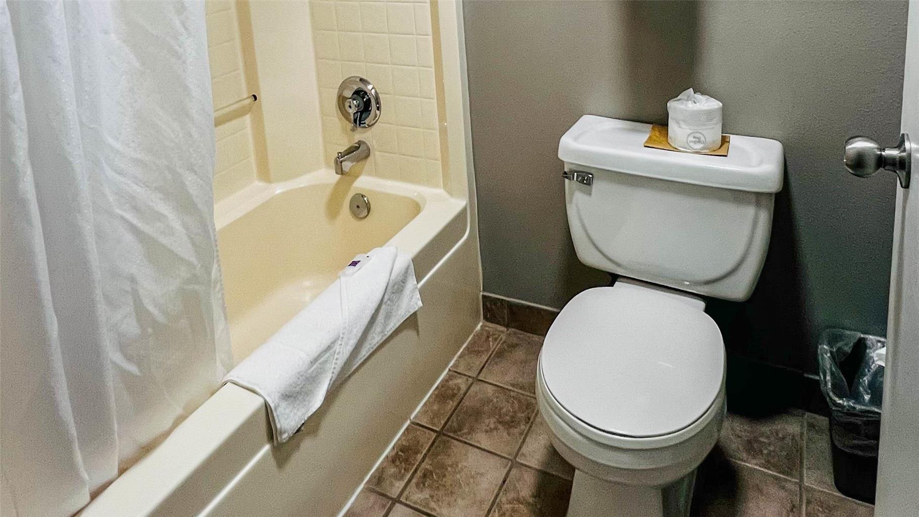 Studio 6 Suites Portland OR I 5 OHSU - photo 35