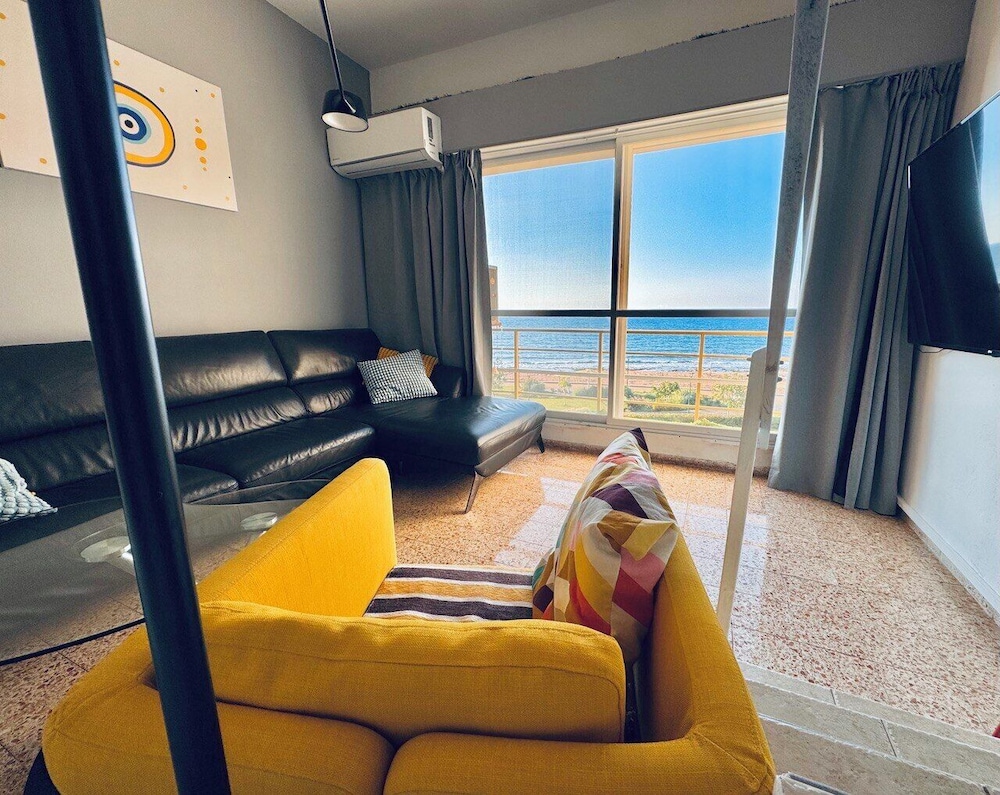 GW317 Gugel Waves Amazing Seaview Pool Apartments — 4-Star Luxury Hotel in Nahariyya, Israel