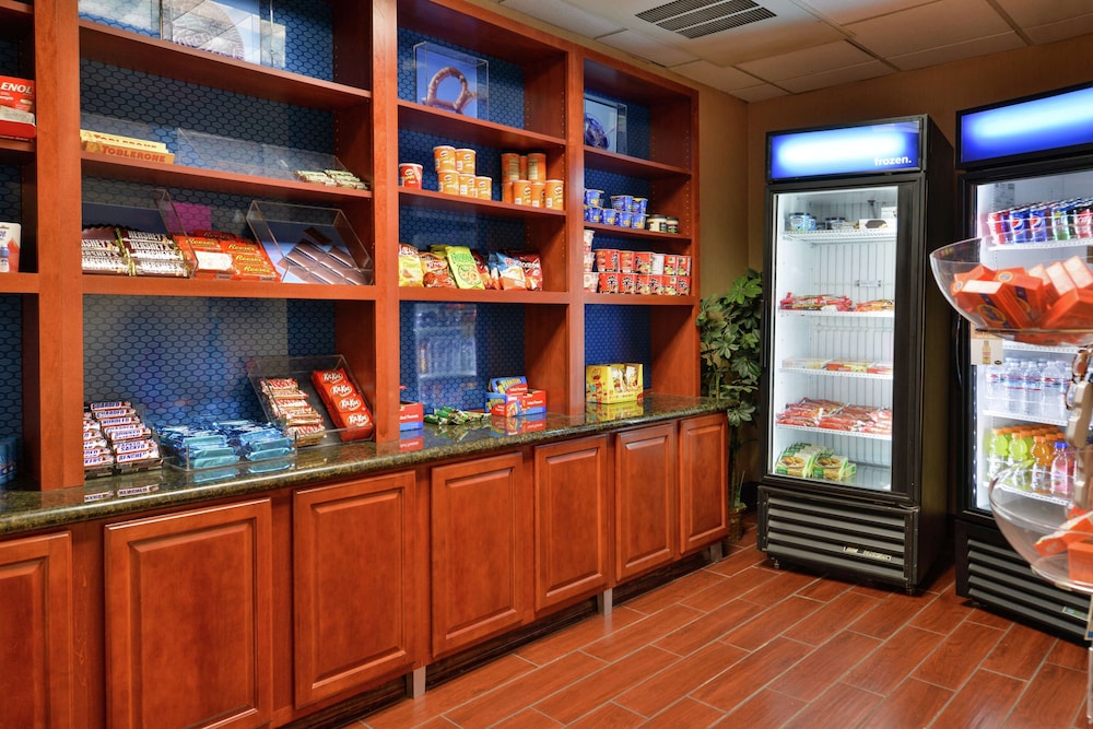 Hampton Inn & Suites Woodland Sacramento Area - photo 44
