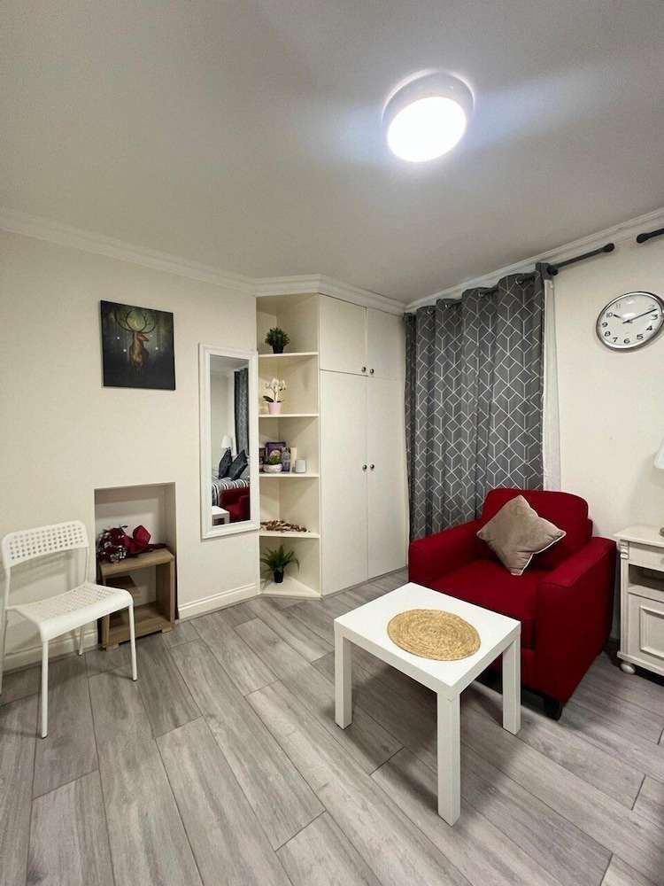 Acton Vale hotel - last minute hotel in London