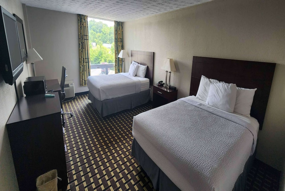 Days Inn by Wyndham Fort Wright Cincinnati Area - photo 26