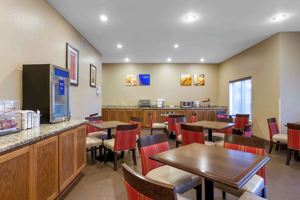 Comfort Inn & Suites Pittsburg KS - photo 46