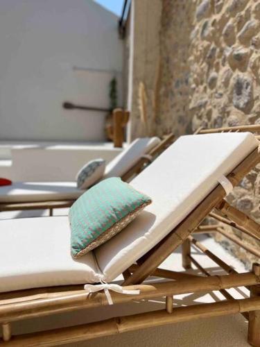 Casa DolorA s 1926 Guesthouse catalane — 4-Star Luxury Hotel in Villemolaque, France