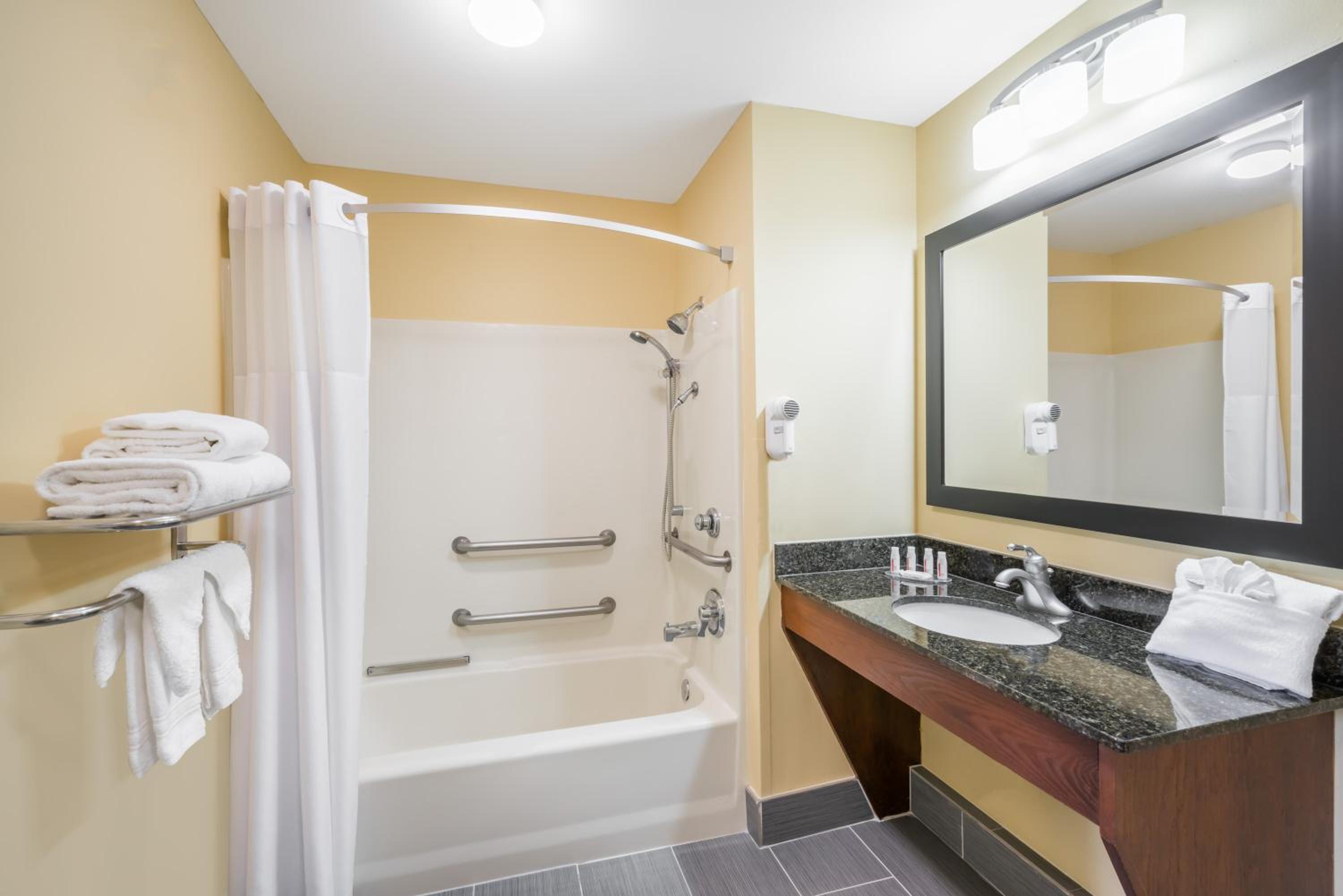 Howard Johnson by Wyndham Dalton - photo 22