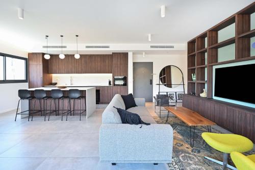 Modern 3BR retreat in the Old North by HolyGuest — 4-Star Luxury Hotel in Tel Aviv, Israel