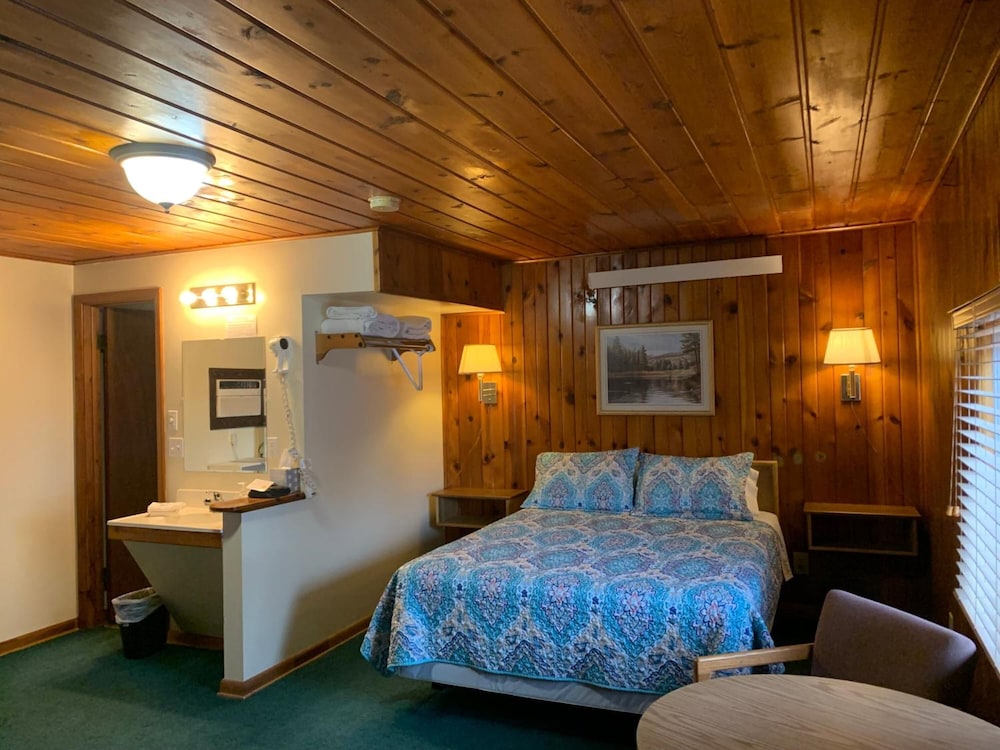 Meadow Park Motel on 385 - photo 6