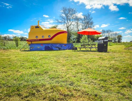 The Yellow Submarine — hotel in Cheddar