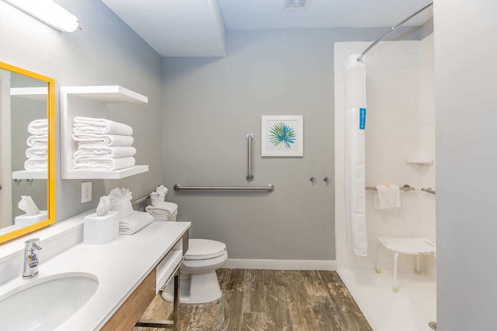 Hampton Inn Pensacola Beach - photo 42