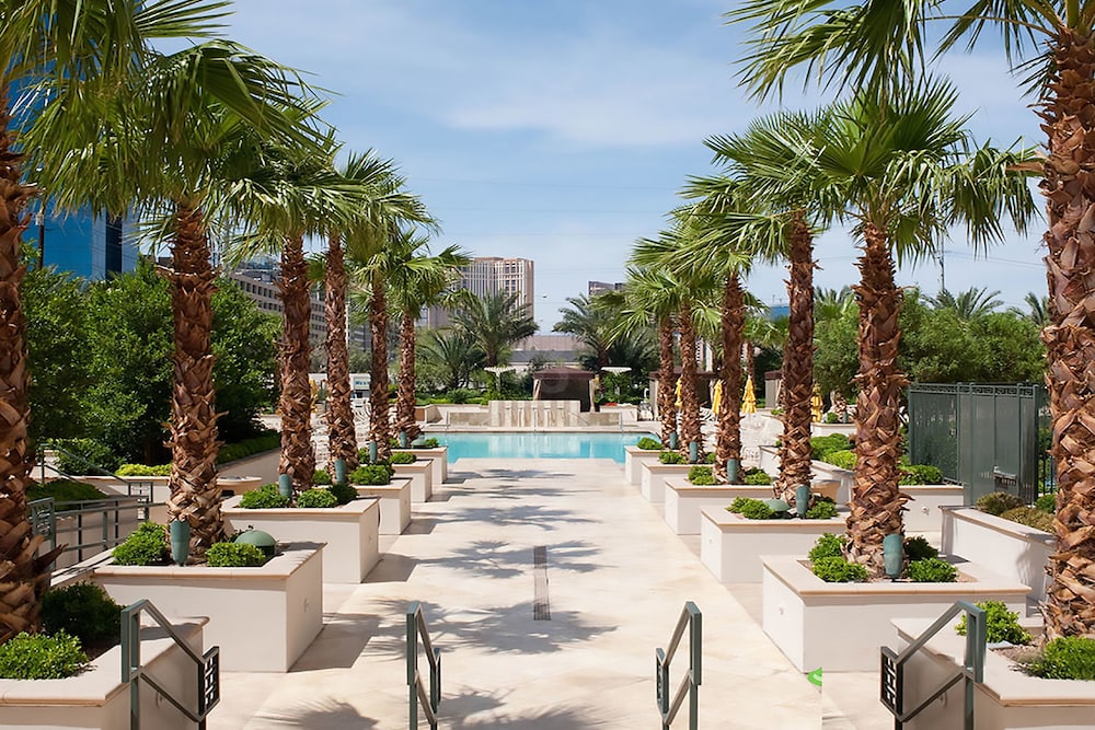 888 Two Bedroom Balcony Suite at Signature Condo Hotel - photo 27