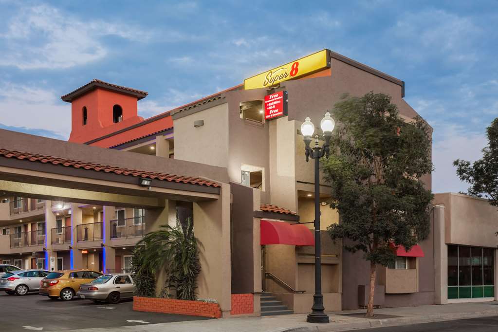 Super 8 By Wyndham El Cajon San Diego — El Cajon
