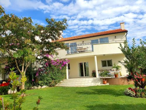 Apartment Oaza Mira — 4-Star Luxury Hotel in Tribunj, Croatia
