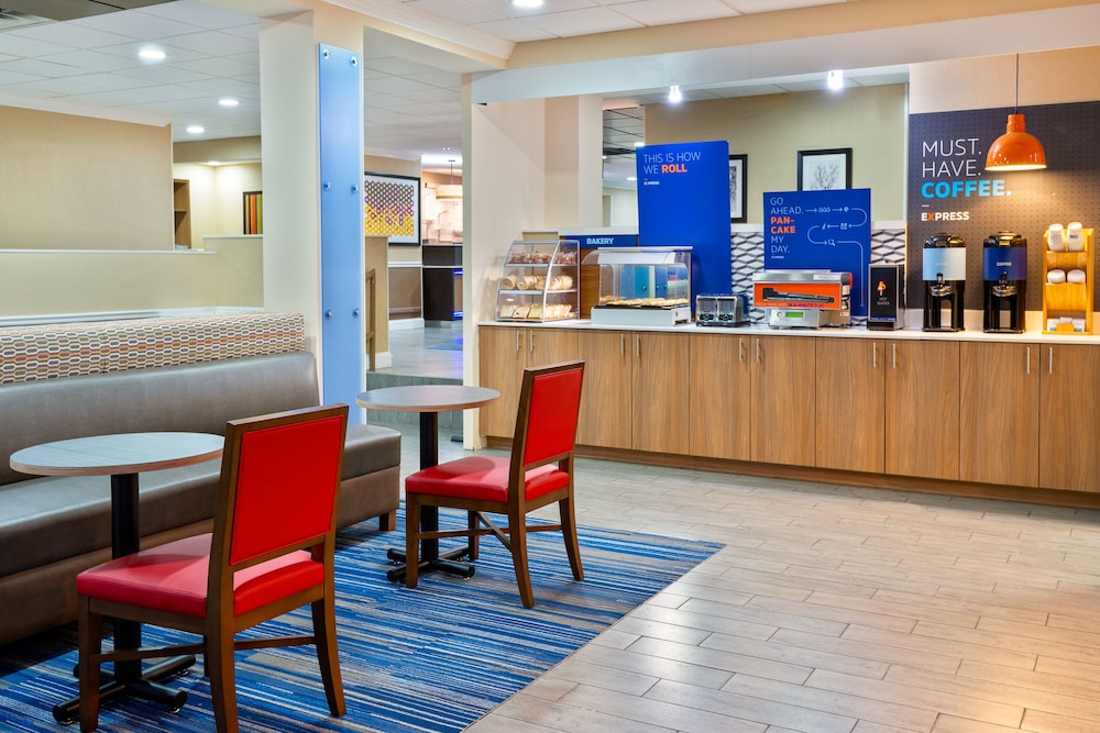 Holiday Inn Express & Suites Naples North Bonita Springs by IHG - photo 46