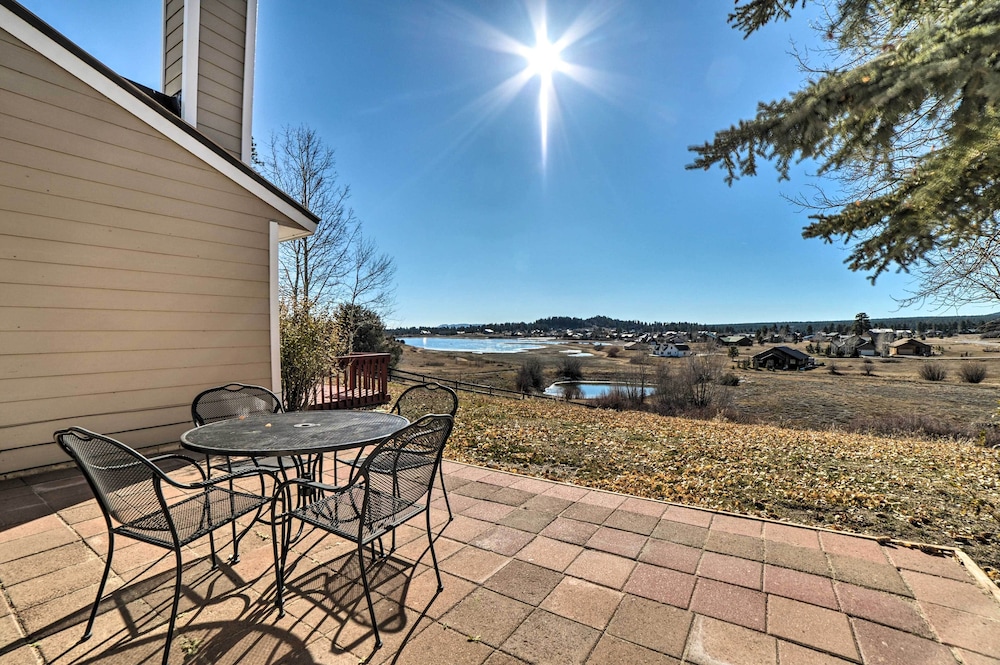 Pagosa Springs Getaway w Patio & Lake Views — 4-Star Luxury Hotel in Pagosa Springs, United States