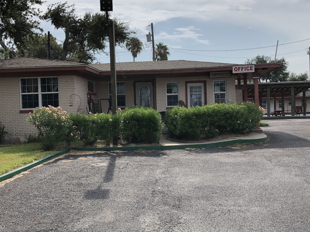 Bayfront Cottages - photo 2