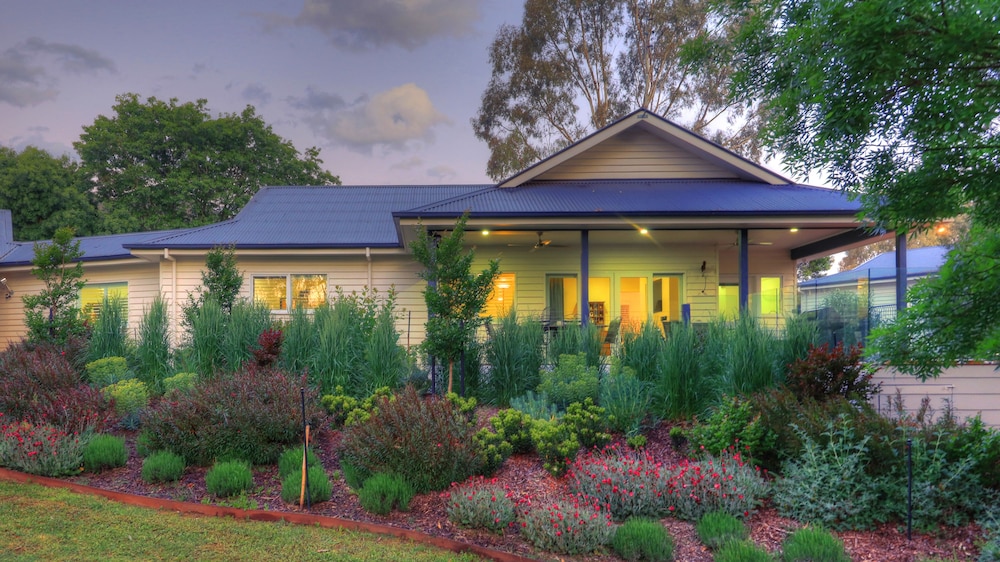 G.g's By The River — 4-Star Luxury Hotel in Bright, Australia