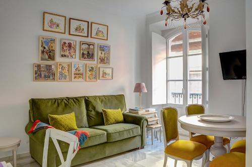 Deluxe Apartment Trajano — 4-Star Luxury Hotel in Sevilla, Spain