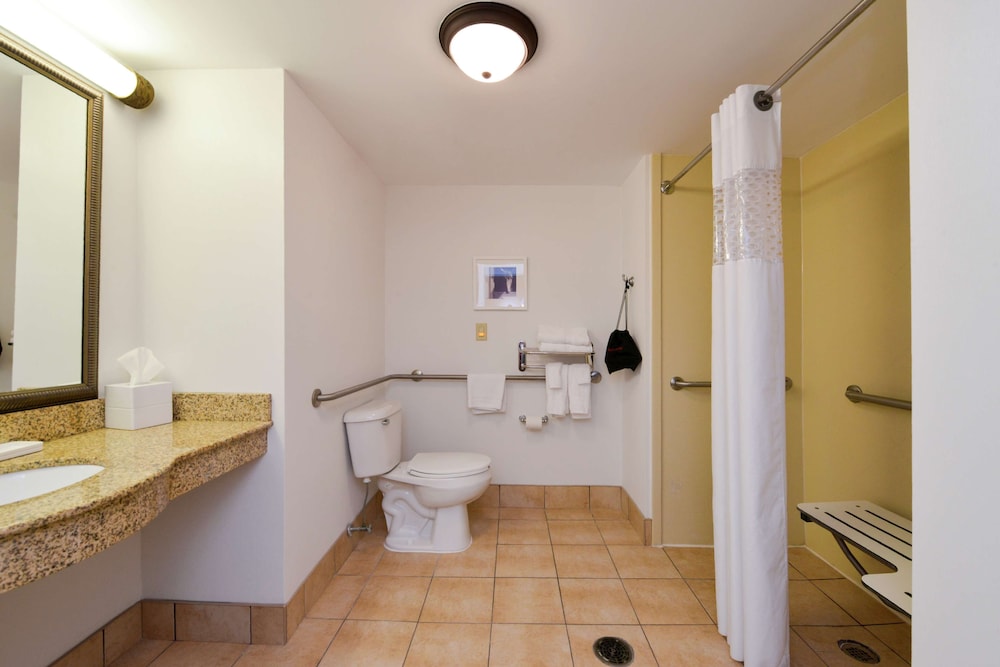 Hampton Inn & Suites Wilmington - photo 36
