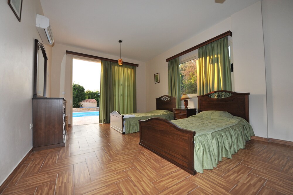 Jaime Villa Cyprus Argaka Cyprus — Guestroom (photo 5 of 5)