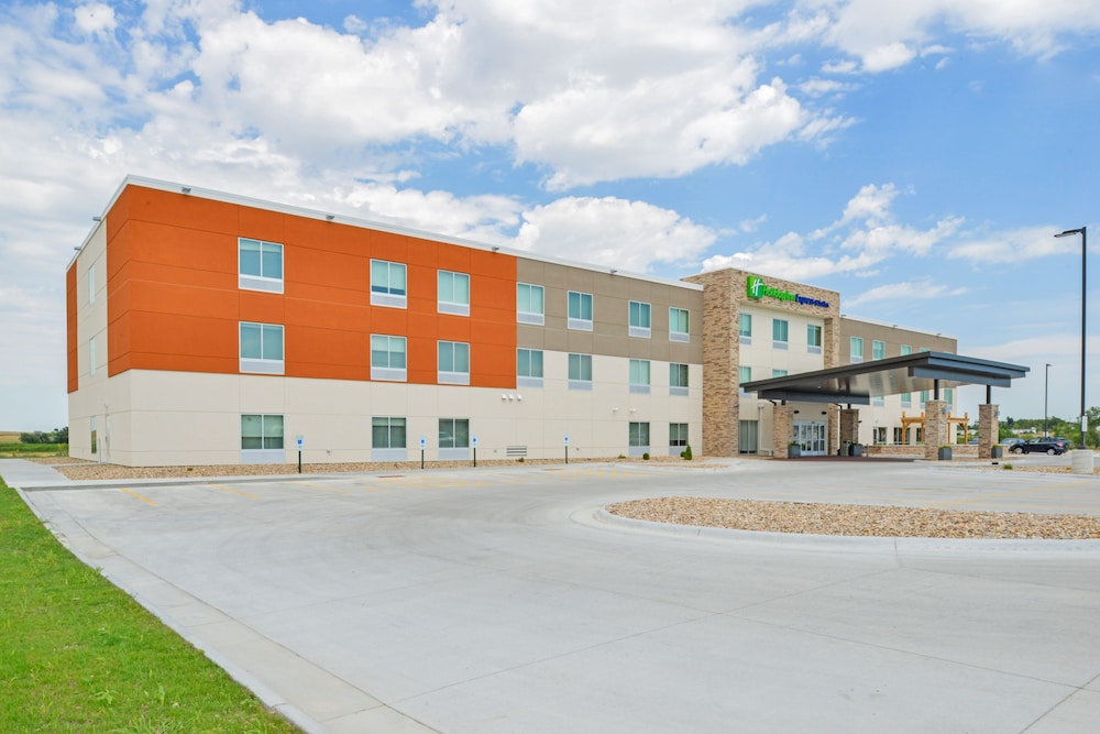 Holiday Inn Express & Suites Chadron by IHG - photo 44