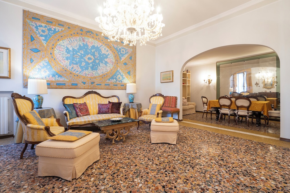Ca Lipoli — 4-Star Luxury Hotel in Venice, Italy