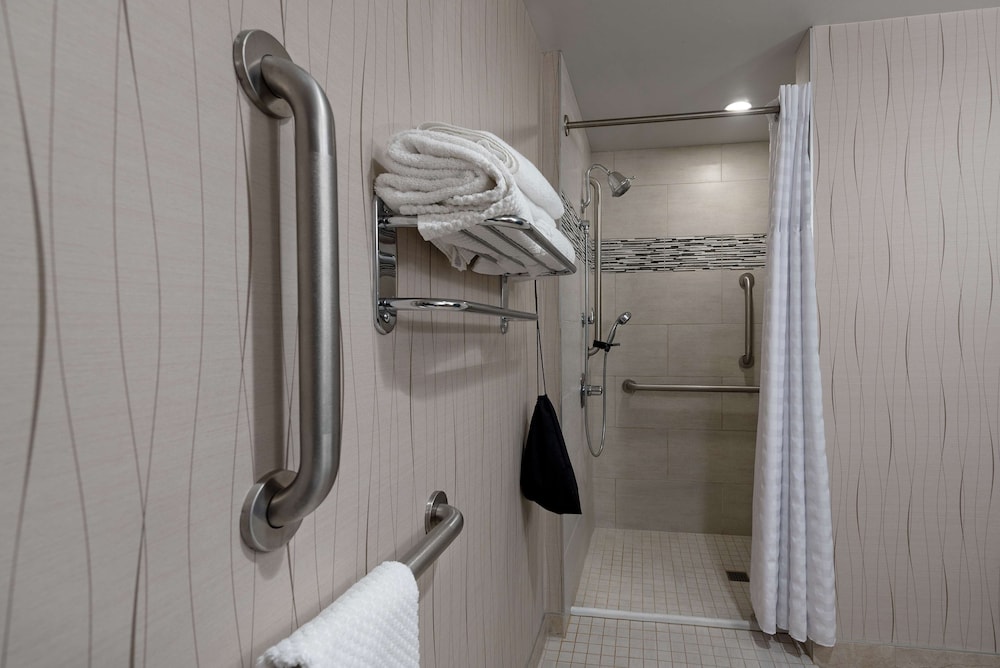 Embassy Suites Saratoga Springs - photo 23