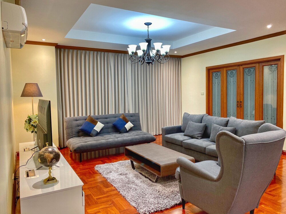 NT Place Sukhumvit Suites