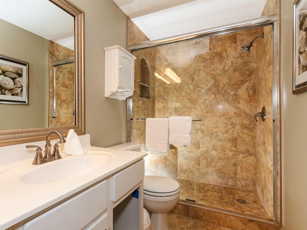 Emerald Towers West 3007 by RedAwning - photo 37
