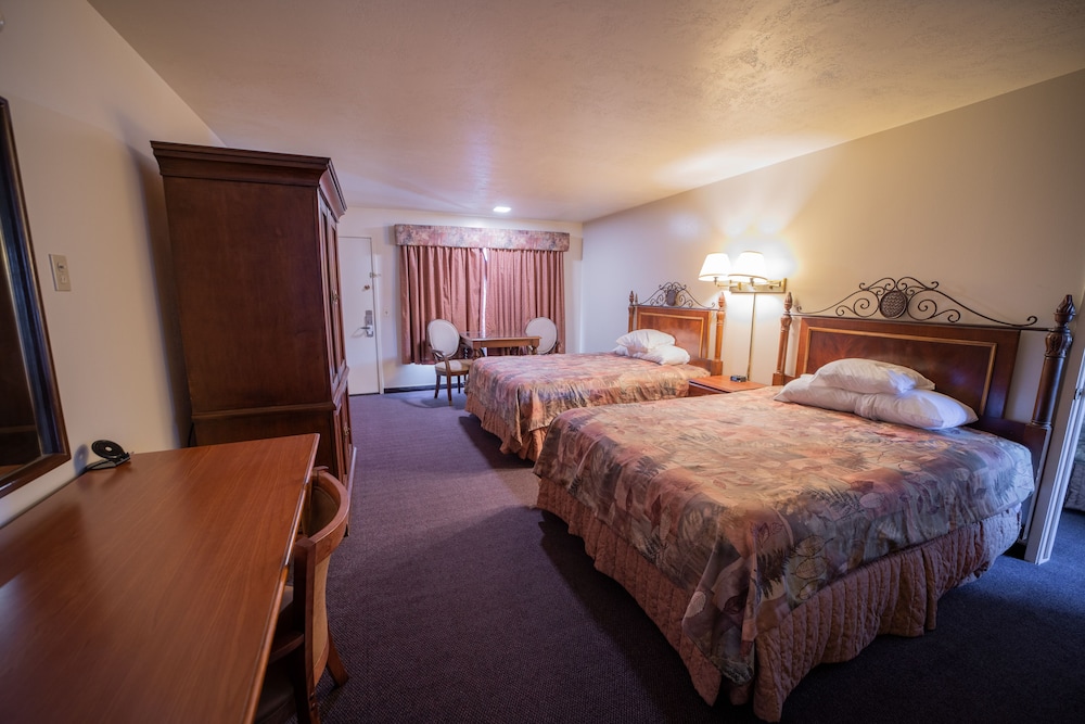 Clover Creek Inn - photo 10