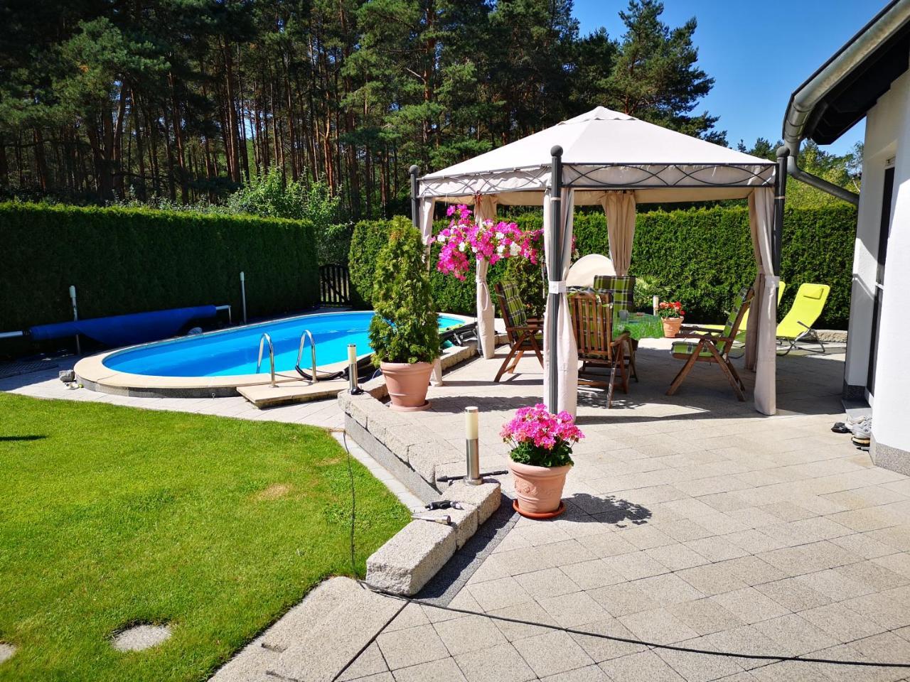 Gästezimmer im bewohnten EFH mit Pool und Garten pet-friendly hotel Ziltendorf