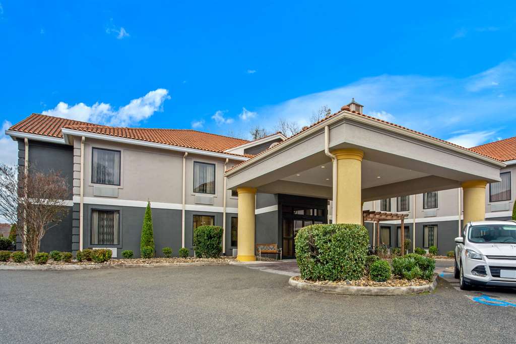 La Quinta Inn by Wyndham Radford - photo 2