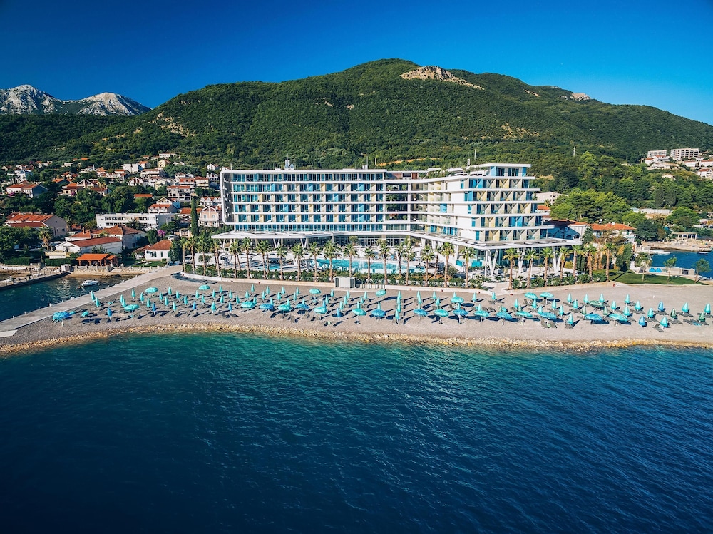 Carine Hotel Kumbor Superior 4 — 4-Star Luxury Hotel in Herceg-Novi, Montenegro