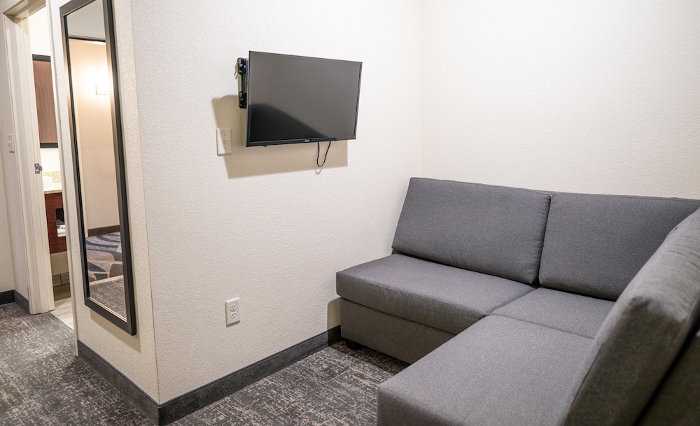 Cobblestone Hotel & Suites Lamar - photo 46