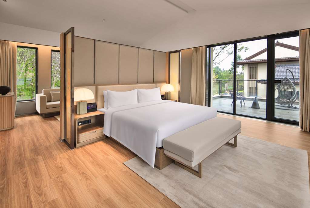 Howard Johnson Hot Springs Plaza YingHuaShan in Deyang, People's Republic of China