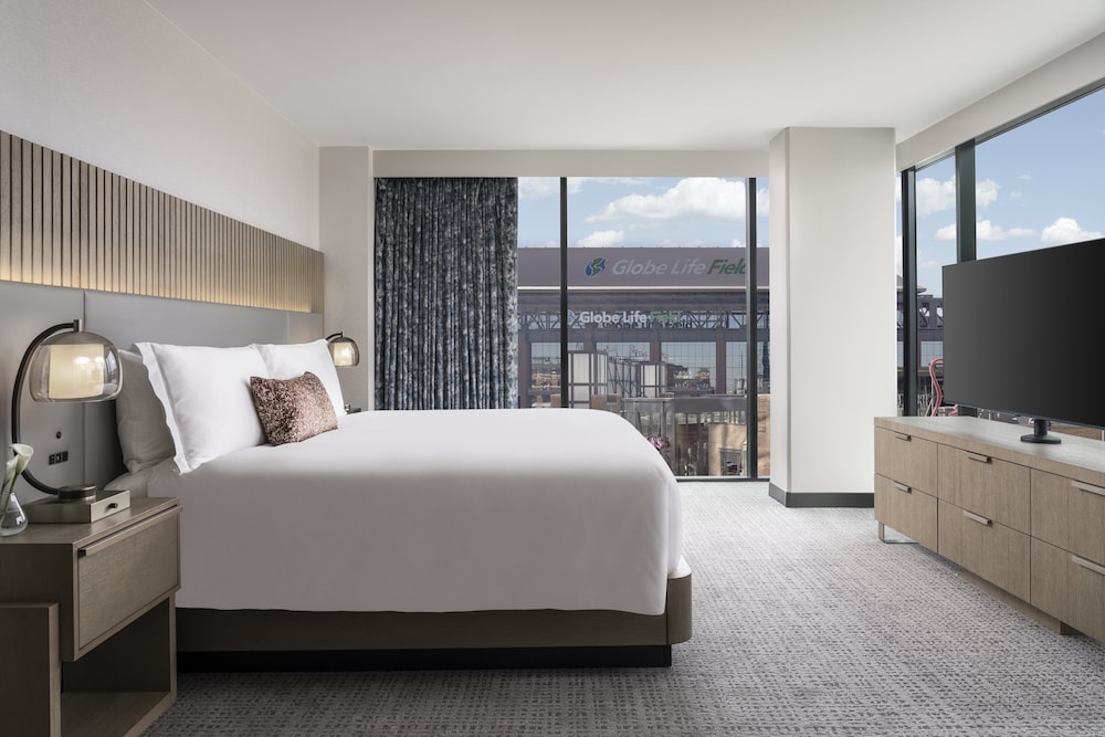 Loews Arlington - photo 9