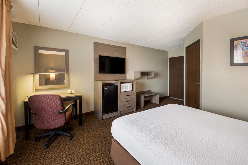 Econo Lodge Duluth near Miller Hill Mall - photo 4