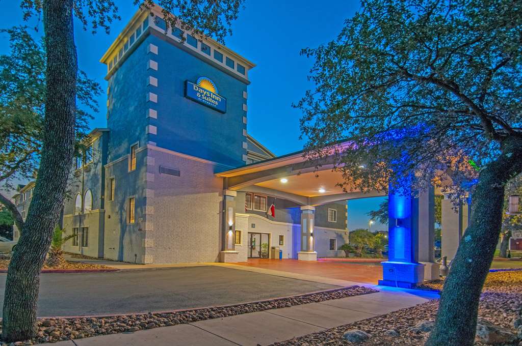Days Inn by Wyndham Suites San Antonio North Stone Oak - photo 8