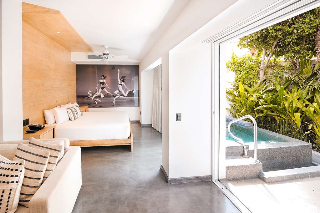 Poolside Villa Bahia Hotel & Beach House