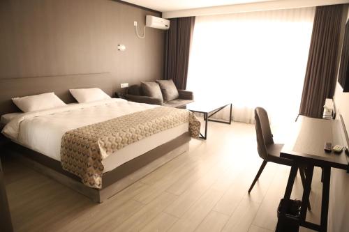 Aventus Hotel