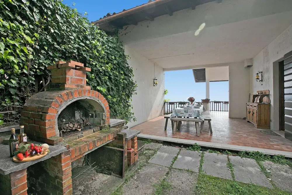 Villa la Quercia Hilly Area With Lake vi — 4-Star Luxury Hotel in Toscolano Maderno, Italy