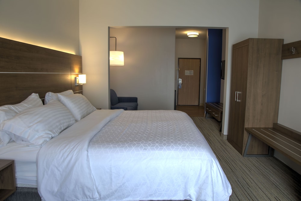 Holiday Inn Express Rochelle by IHG - photo 8