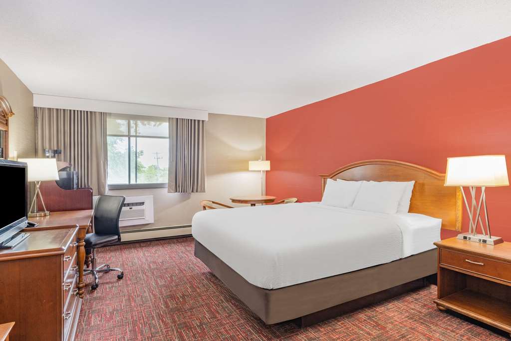 Ramada by Wyndham Grand Forks - photo 35