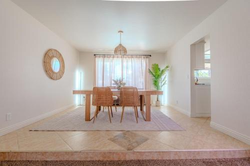 Spacious Lux Estate l 8 mins to Strip