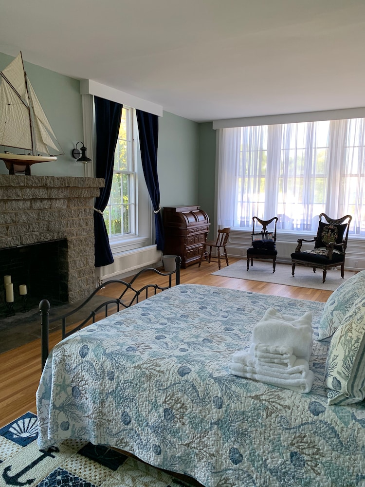 Captain Sweetser's Inn - photo 11