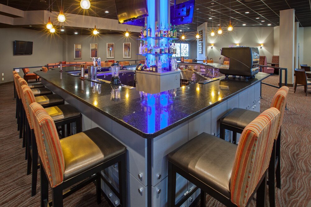 Holiday Inn Evansville Airport - photo 21